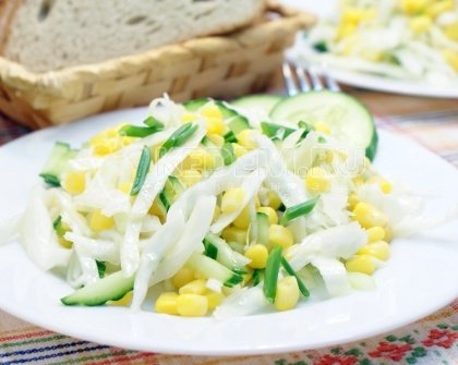 Салат с капустой и кукурузой