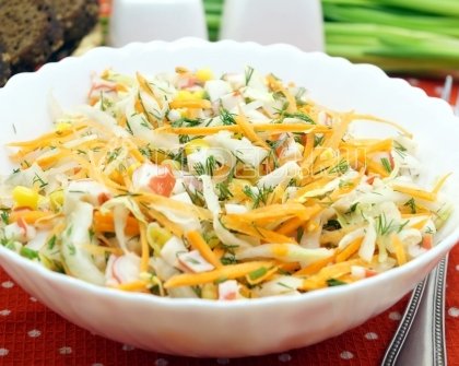 Постный салат с крабовыми палочками