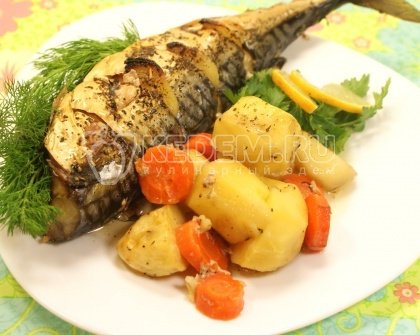 Скумбрия запеченная в рукаве с овощами