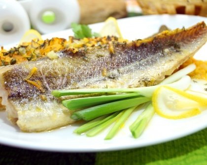 Минтай запеченный с овощами