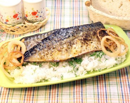 Запеченная скумбрия с рисом
