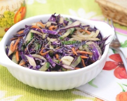 Салат из свежей красной капусты