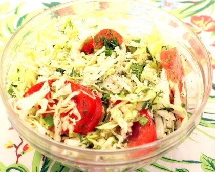 Салат из капусты с помидорами