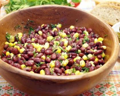 Салат с фасолью и кукурузой