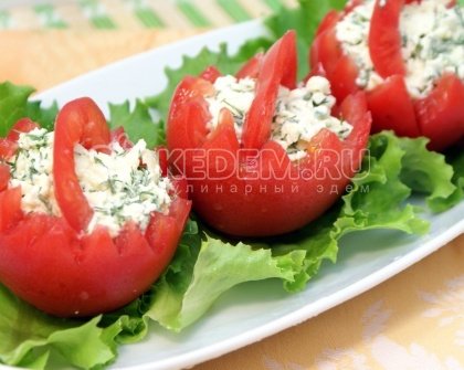 Корзинки из помидор с сырной начинкой