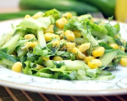 Салат с огурцом и кукурузой «Лаура»