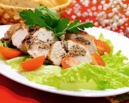 Запеченная куриная грудка с ореховой начинкой